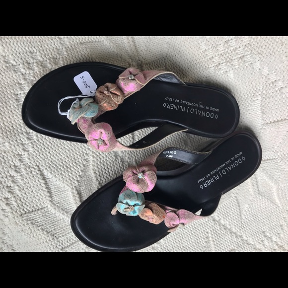 Donald J. Pliner heeled flip flops, size 8 - Picture 7 of 8